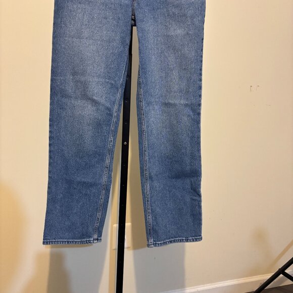 Abercrombie and Fitch The 90's Straight Ultra High Rise Jeans - Picture 6 of 9